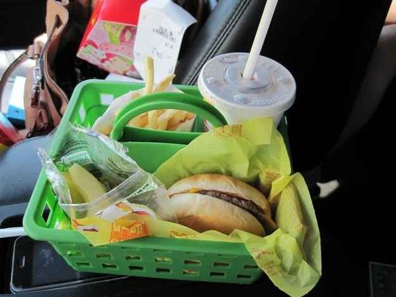 travel-tips-8-eating-in-car